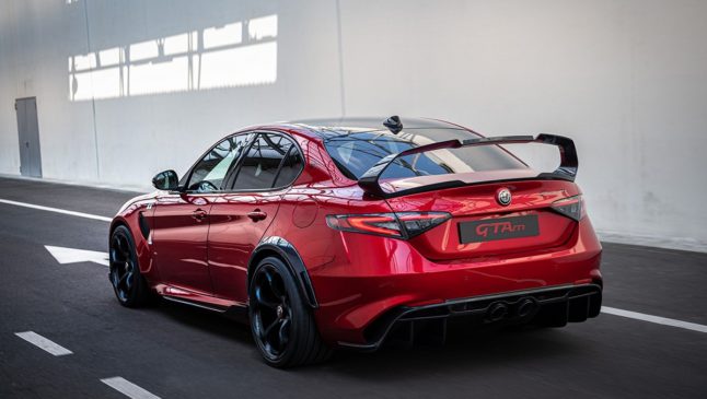 Alfa Romeo Efsane Giulia GTA'yı Tekrar Uyandırıyor