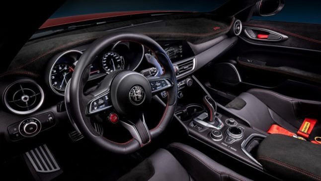 Alfa Romeo Efsane Giulia GTA'yı Tekrar Uyandırıyor