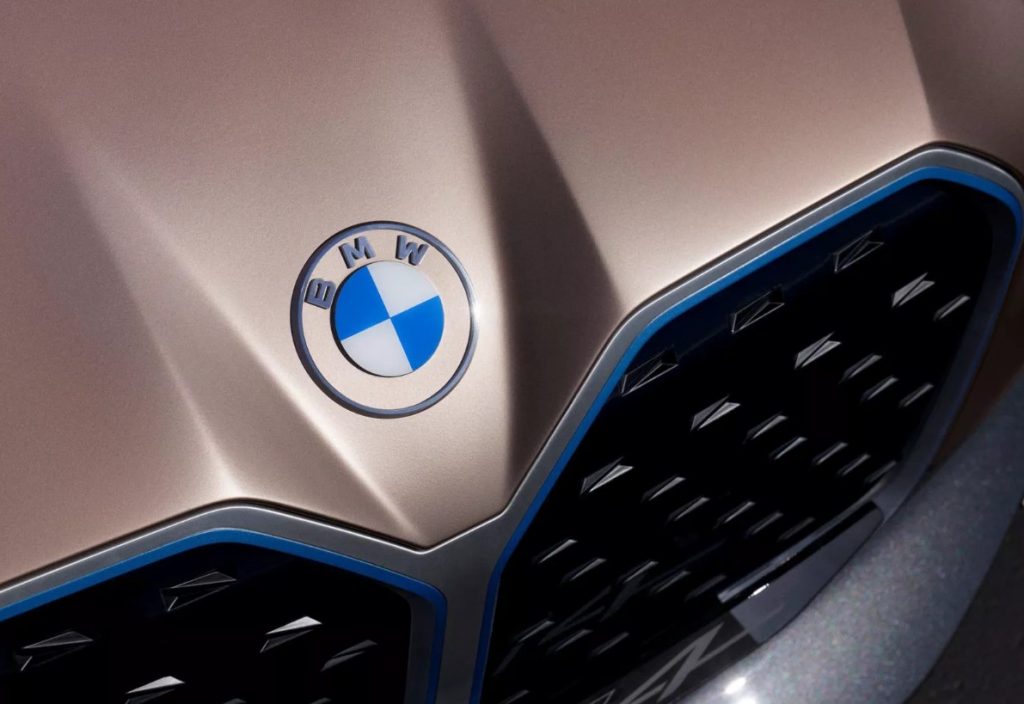 BMW, 23 Yılın Ardından Logosunu Yeniledi! İşte BMW Yeni Logosu
